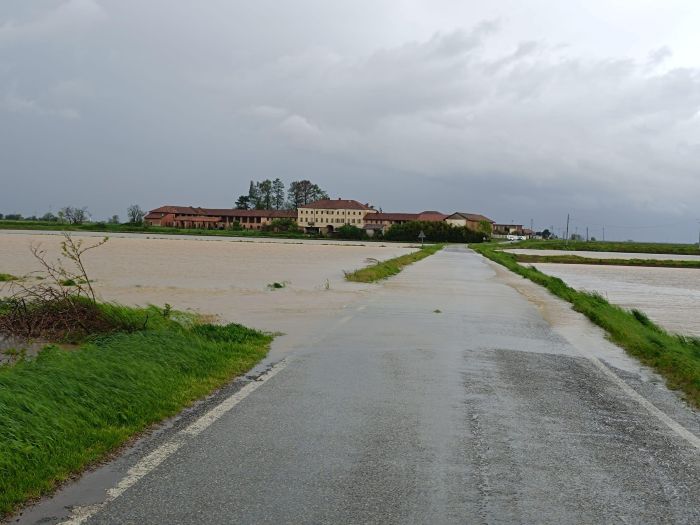 strada santhia allagata