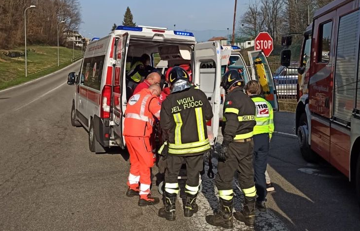 Sinistro stradale a Casalino, coinvolte due auto. Statale temporaneamente chiusa