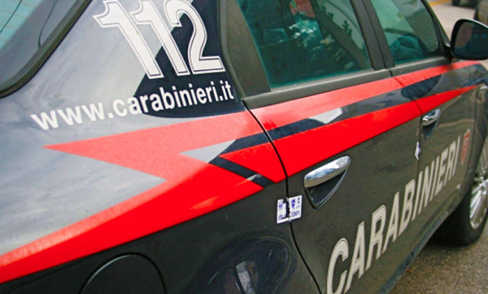carabinieri scritte auto fianco 1