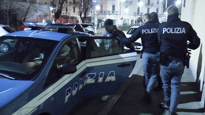 arresto auto notte polizia