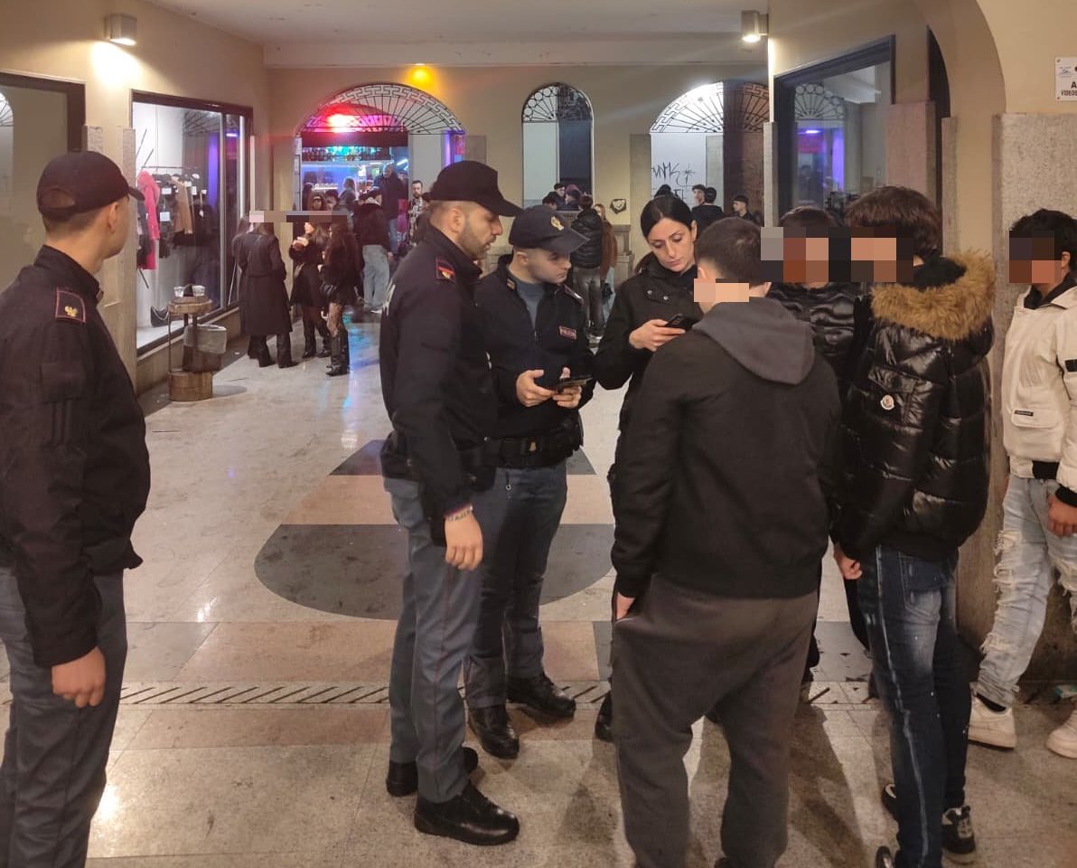 Novara: controlli a tappeto della polizia in centro città 