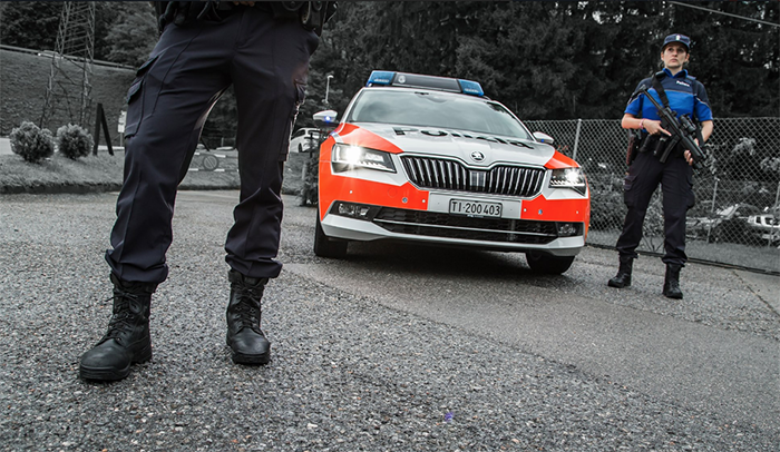 polizia ticino auto agenti mitra