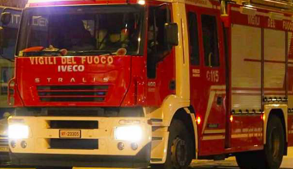 vigili fuoco notte camion