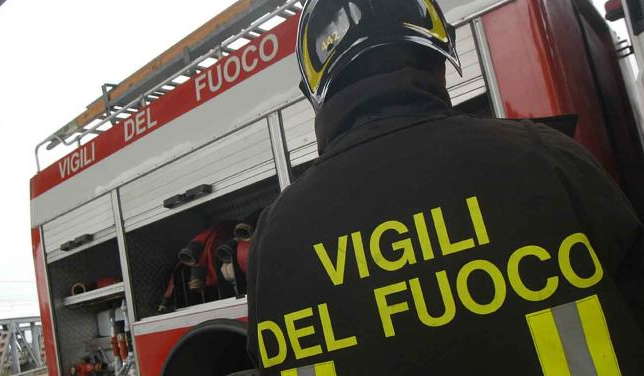 Furgone in fiamme sulla superstrada dell’Ossola