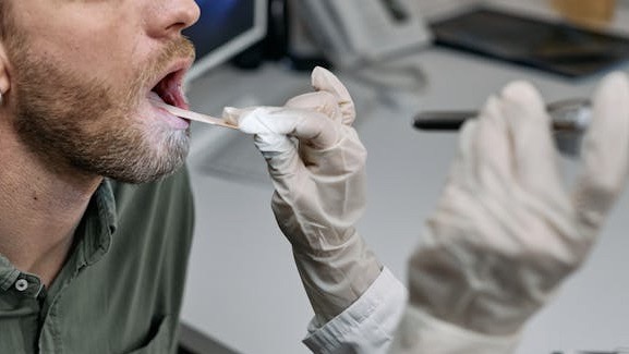 otorinolaringoiatra uomo