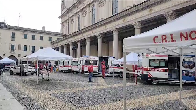 cri novara piazza duomo ott 25