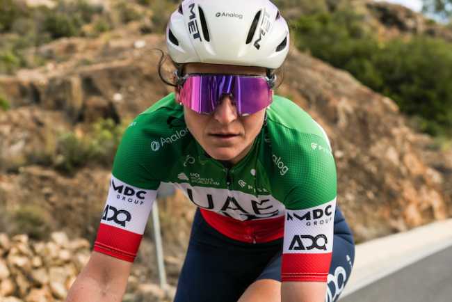 Elisa Longo Borghini nel gruppo di testa in Bretagna