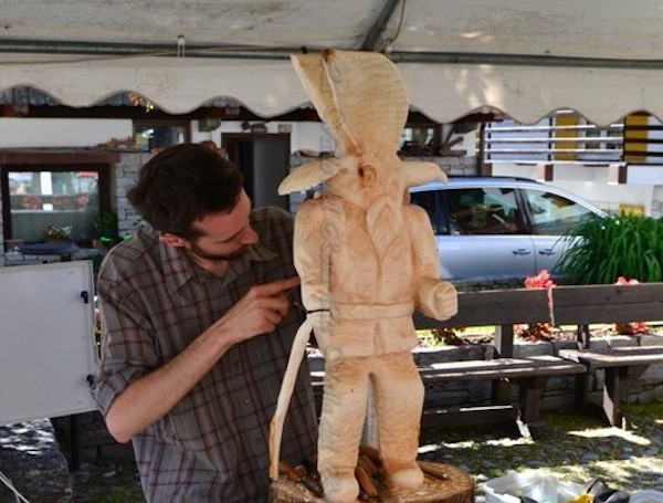 Macugnaga: si consegnano i tronchi agli scultori, al via la fiera di San Bernardo