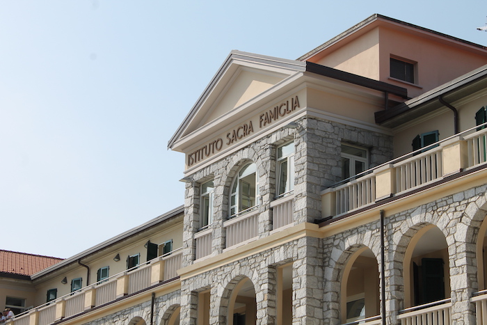 Sacra Famiglia, sugli ambulatori resta aperto il confronto